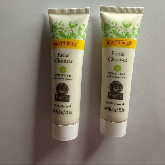 Burt's Bees Sensitive Facial Cleanser - Picture 1 of 5